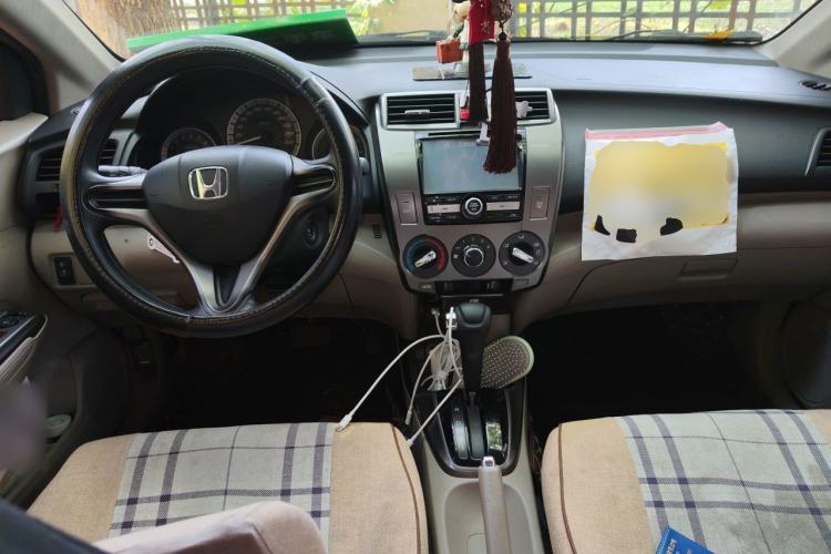 Used Honda City Classic 2012 1.5L Automatic Elite Edition Center Console
