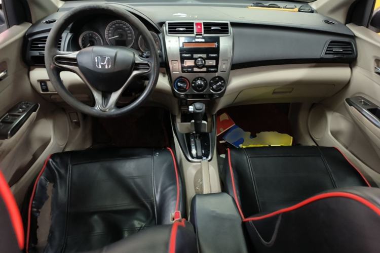 Used Honda City Classic 2012 1.5L Automatic Elite Edition Center Console