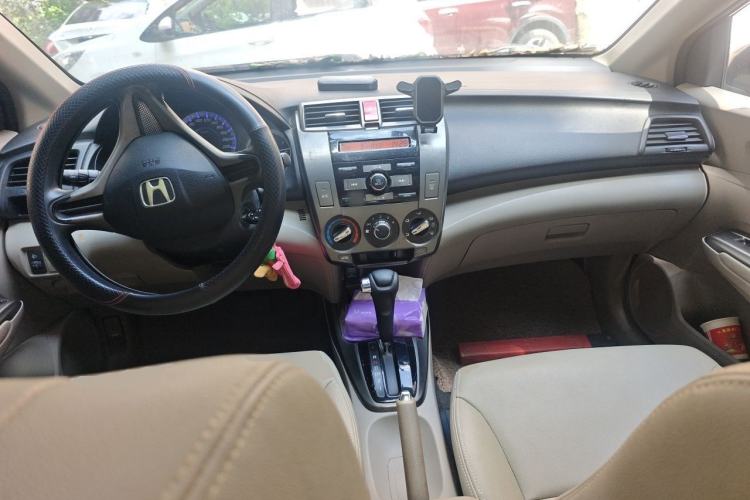 Used Honda City Classic 2012 1.5L Automatic Elite Edition Center Console