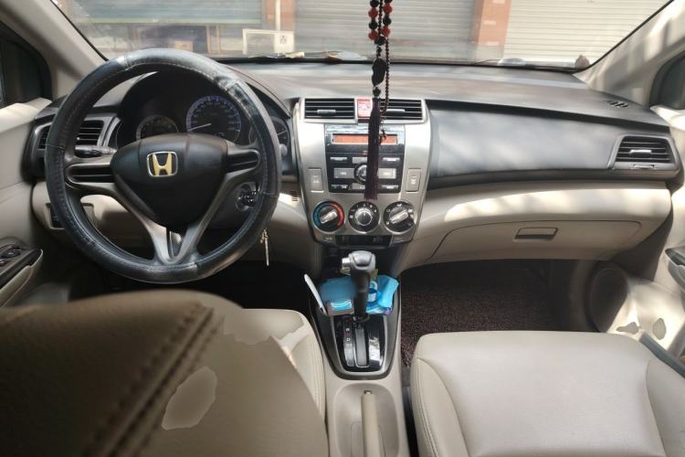 Used Honda City Classic 2012 1.5L Automatic Elite Edition Center Console