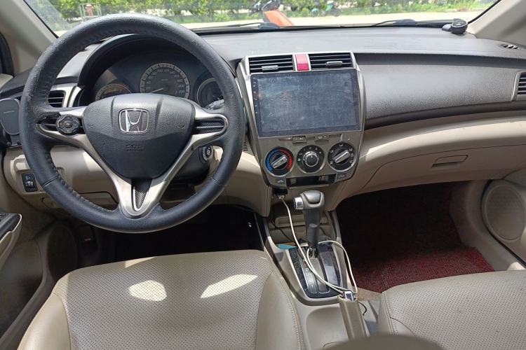 Used Honda City Classic 2012 1.5L Automatic Elite Edition Center Console