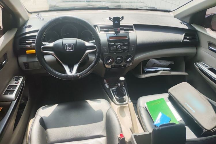 Used Honda City Classic 2012 1.5L manual Elite Edition Center Console