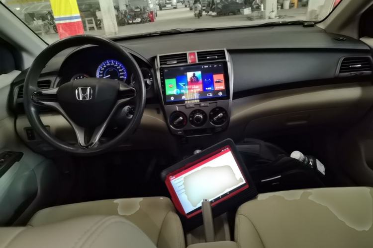 Used Honda City Classic 2012 1.5L manual Elite Edition Center Console