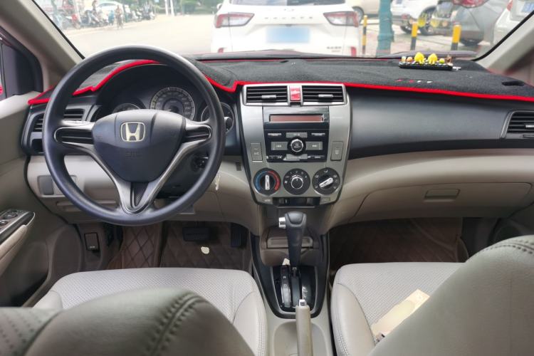Used Honda City Classic 2012 1.5L Automatic Elite Edition Center Console