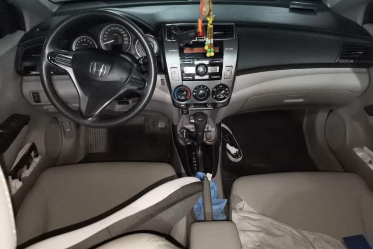 Used Honda City Classic 2012 1.5L Automatic Elite Edition Center Console
