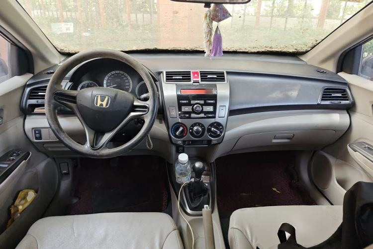 Used Honda City Classic 2012 1.5L manual Elite Edition Center Console