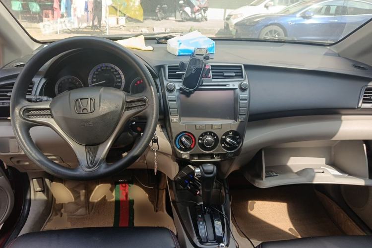 Used Honda City Classic 2012 1.5L Automatic Elite Edition Center Console