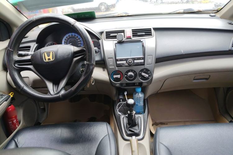 Used Honda City Classic 2012 1.5L manual Elite Edition Center Console