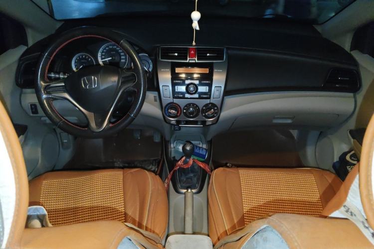 Used Honda City Classic 2012 1.5L manual Elite Edition Center Console