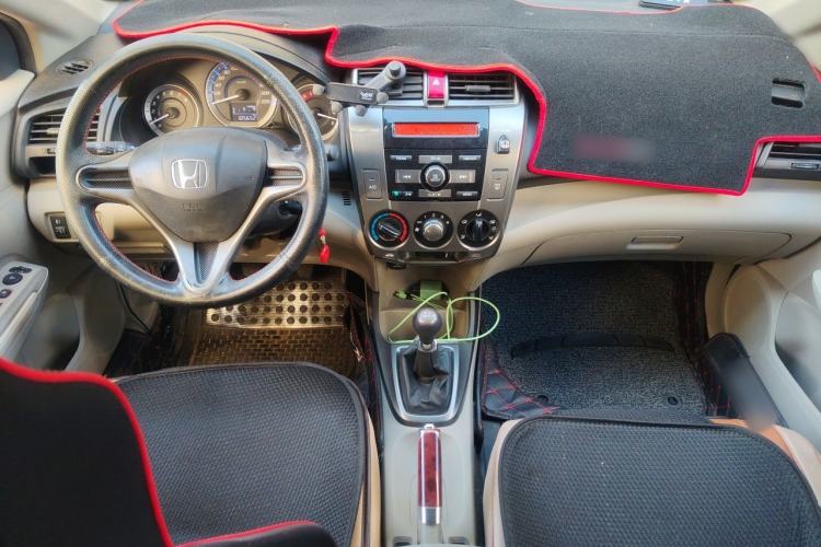 Used Honda City Classic 2012 1.5L manual Comfort version Center Console
