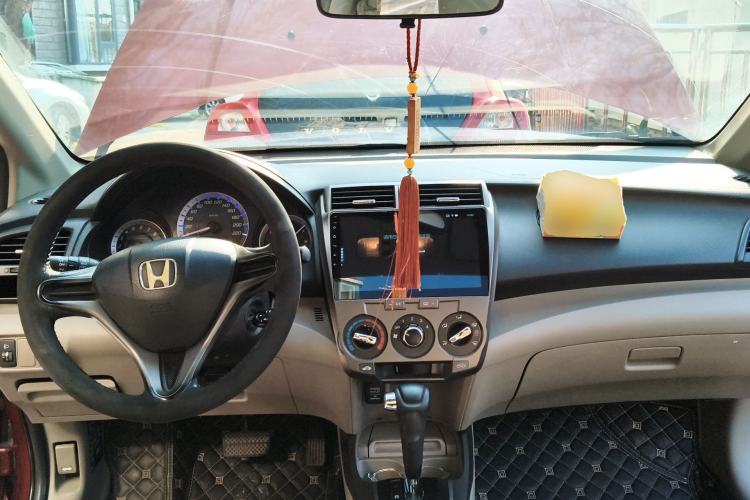 Used Honda City Classic 2012 1.5L Automatic Elite Edition Center Console