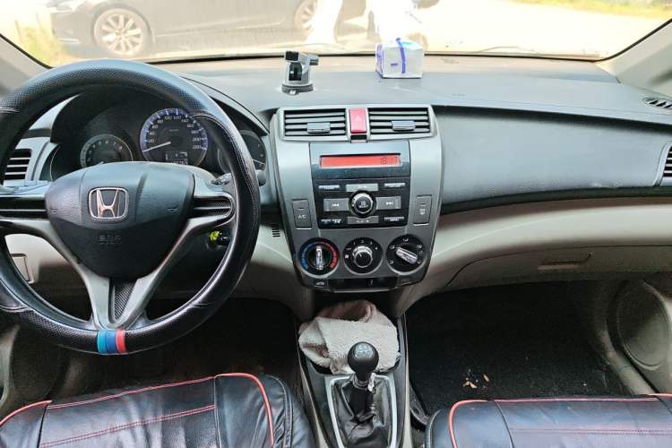Used Honda City Classic 2012 1.5L manual Elite Edition Center Console