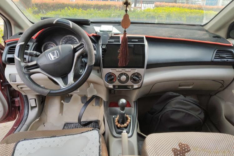 Used Honda City Classic 2012 1.5L manual Comfort version Center Console