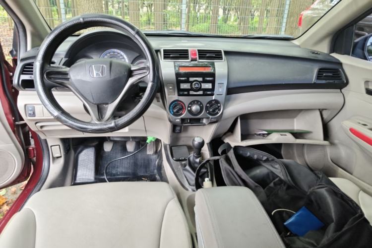 Used Honda City Classic 2012 1.5L manual Comfort version Center Console
