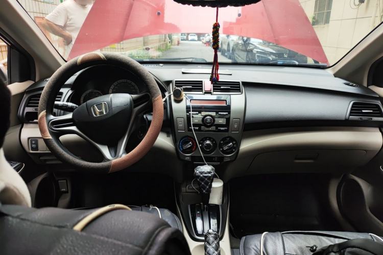 Used Honda City Classic 2012 1.5L Automatic Elite Edition Center Console