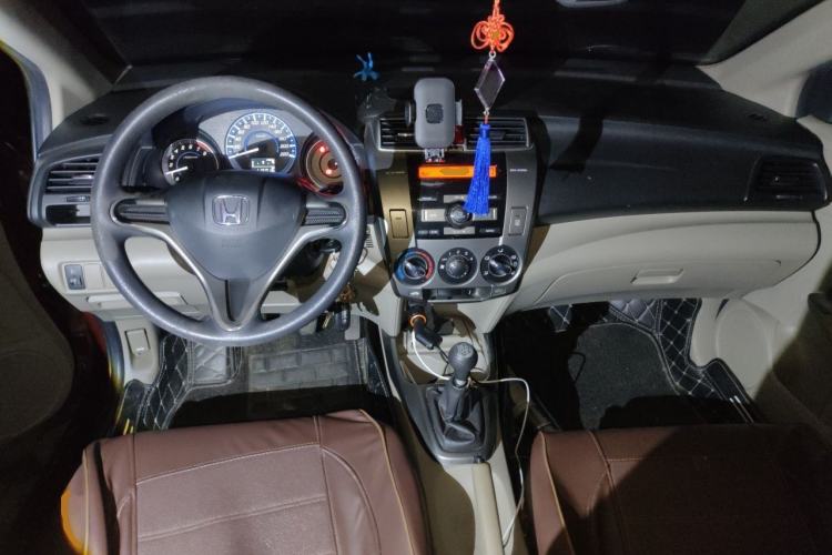 Used Honda City Classic 2012 1.5L manual Elite Edition Center Console