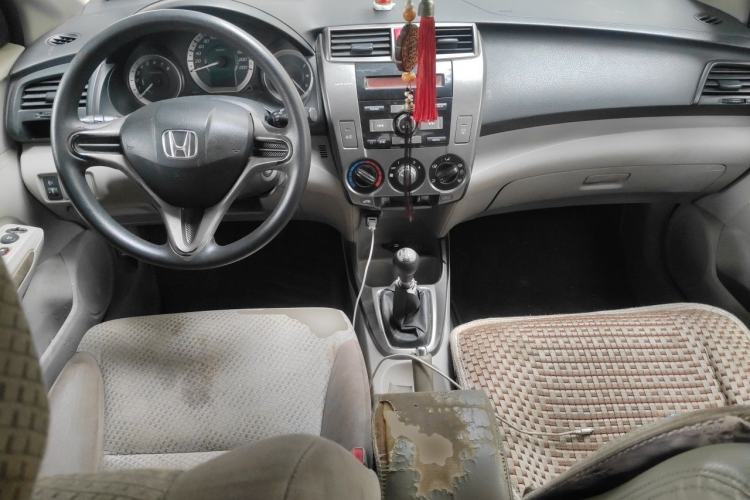 Used Honda City Classic 2012 1.5L manual Comfort version Center Console