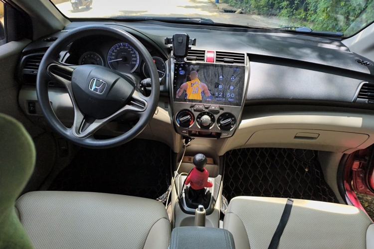 Used Honda City Classic 2012 1.5L manual Comfort version Center Console