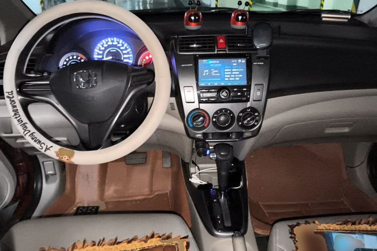 Used Honda City Classic 2012 1.5L Automatic Elite Edition Center Console