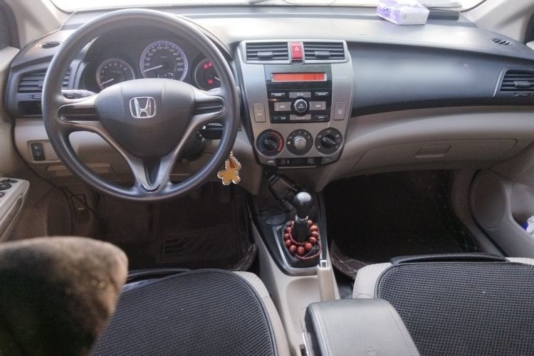 Used Honda City Classic 2012 1.5L manual Comfort version Center Console