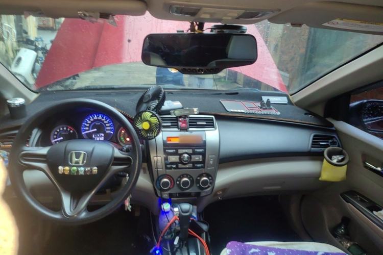 Used Honda City Classic 2012 1.5L Automatic Elite Edition Center Console
