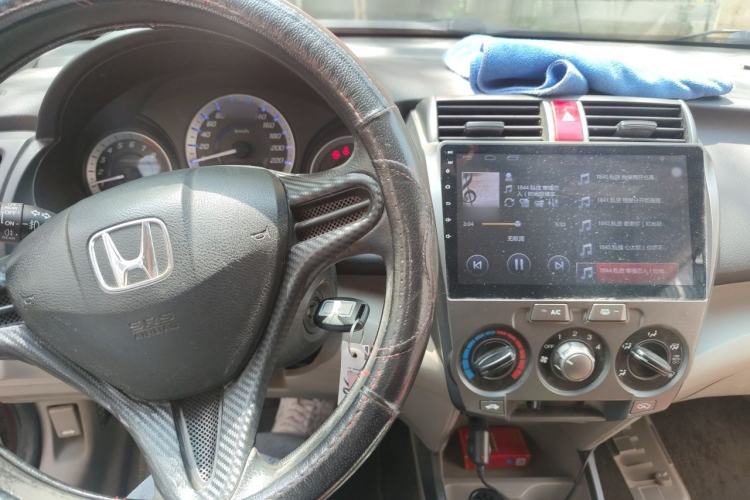 Used Honda City Classic 2012 1.5L manual Comfort version Center Console