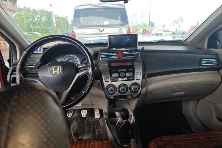 Used Honda City Classic 2012 1.5L manual Comfort version Center Console