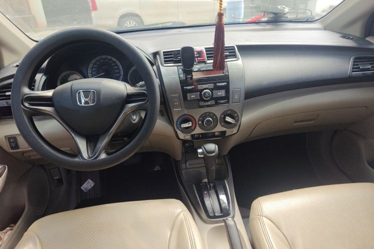 Used Honda City Classic 2012 1.5L Automatic Elite Edition Center Console