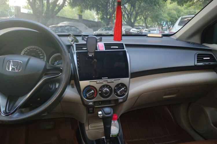 Used Honda City Classic 2012 1.5L Automatic Elite Edition Center Console