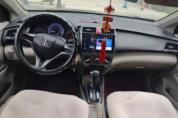Used Honda City Classic 2012 1.5L Automatic Elite Edition Center Console
