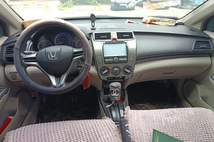 Used Honda City Classic 2012 1.5L Automatic Elite Edition Center Console