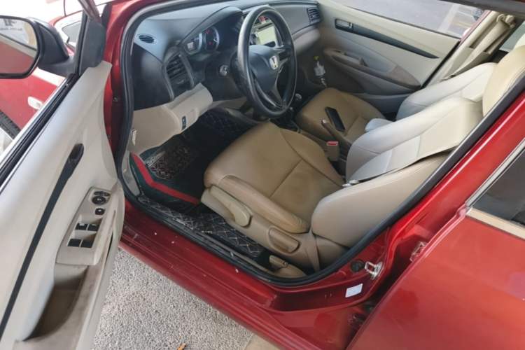 Used Honda City Classic 2012 1.5L manual Comfort version Driver Seat