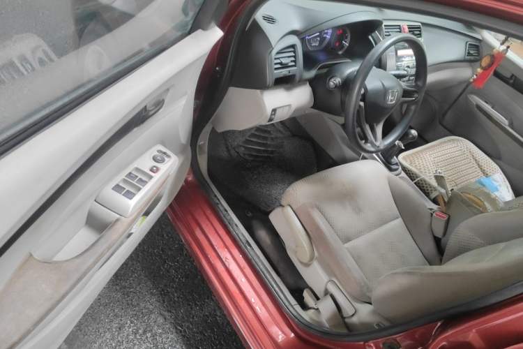 Used Honda City Classic 2012 1.5L manual Comfort version Driver Seat