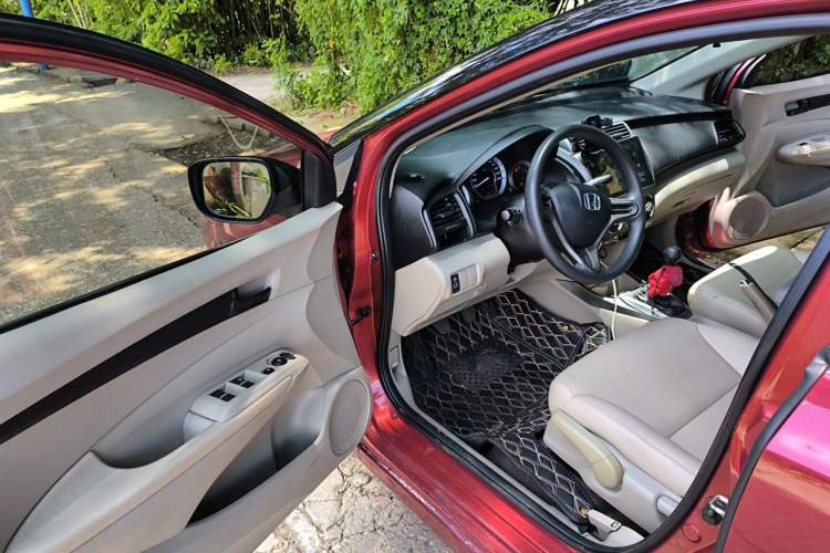 Used Honda City Classic 2012 1.5L manual Comfort version Driver Seat