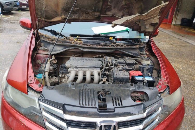 Used Honda City Classic 2012 1.5L manual Elite Edition Engine Bay
