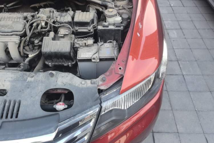 Used Honda City Classic 2012 1.5L manual Elite Edition Engine Bay Left