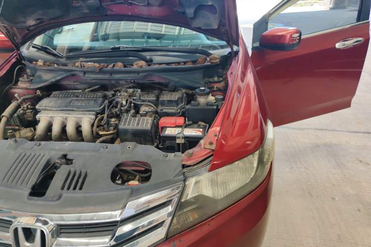 Used Honda City Classic 2012 1.5L manual Comfort version Engine Bay Left