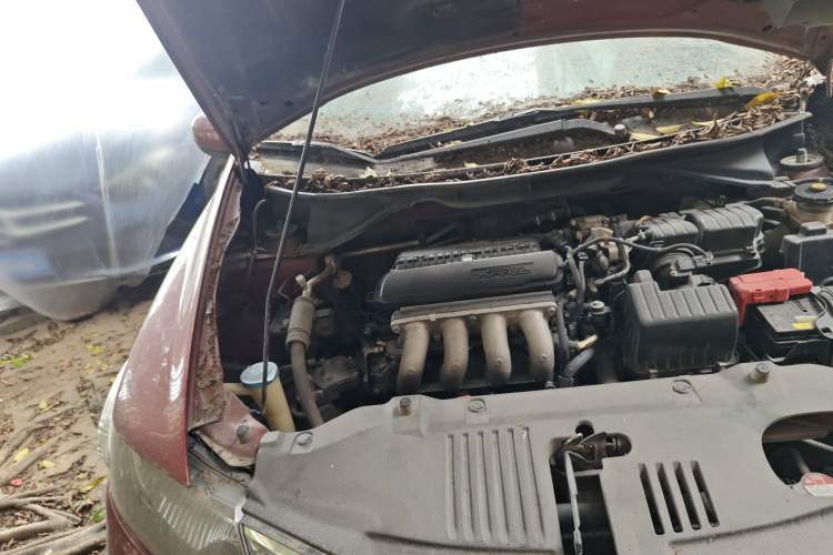 Used Honda City Classic 2012 1.5L manual Elite Edition Engine Bay Right