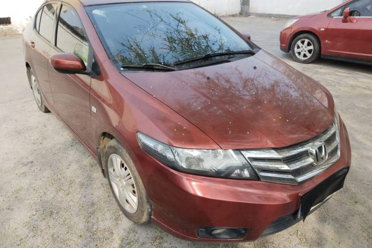 Used Honda City Classic 2012 1.5L manual Comfort version Front Right 45 Deg