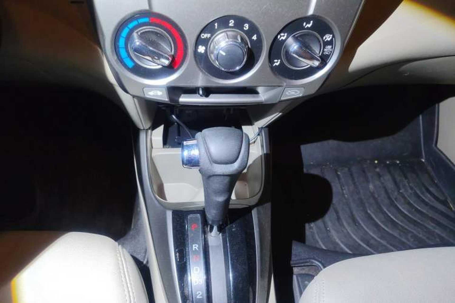 Used Honda City Classic 2012 1.5L Automatic Flagship Edition Gear Lever