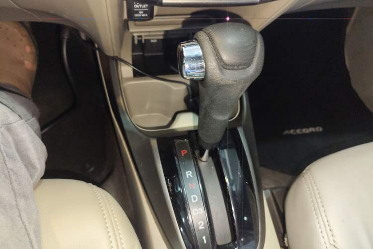 Used Honda City Classic 2012 1.5L Automatic Elite Edition Gear Lever