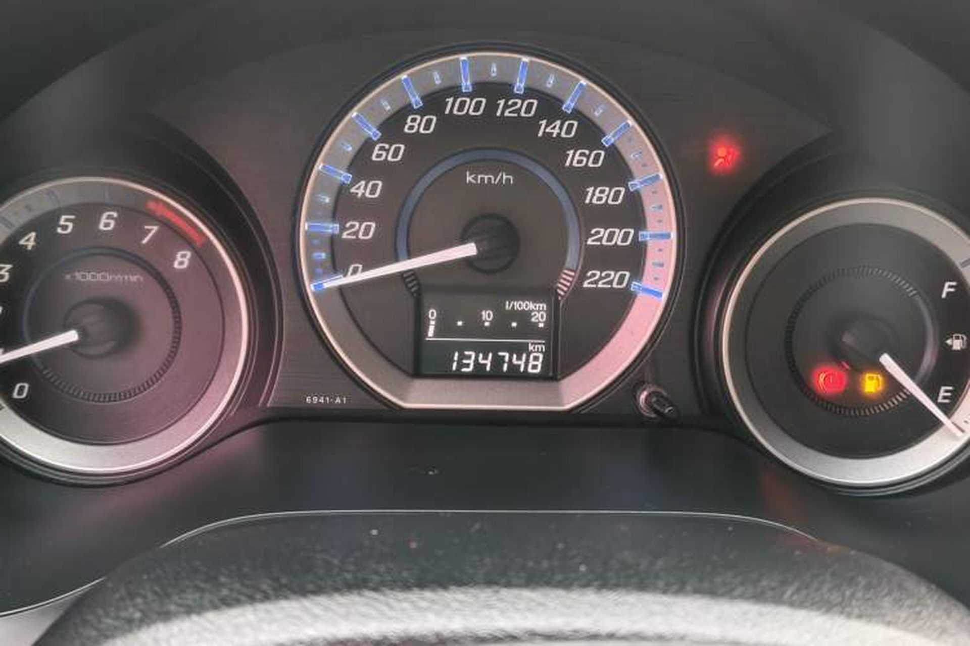 Used Honda City Classic 2012 1.5L manual Comfort version Odometer Close Up