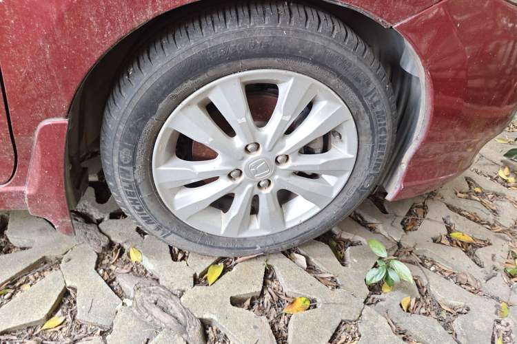 Used Honda City Classic 2012 1.5L manual Elite Edition Right Front Wheel Hub