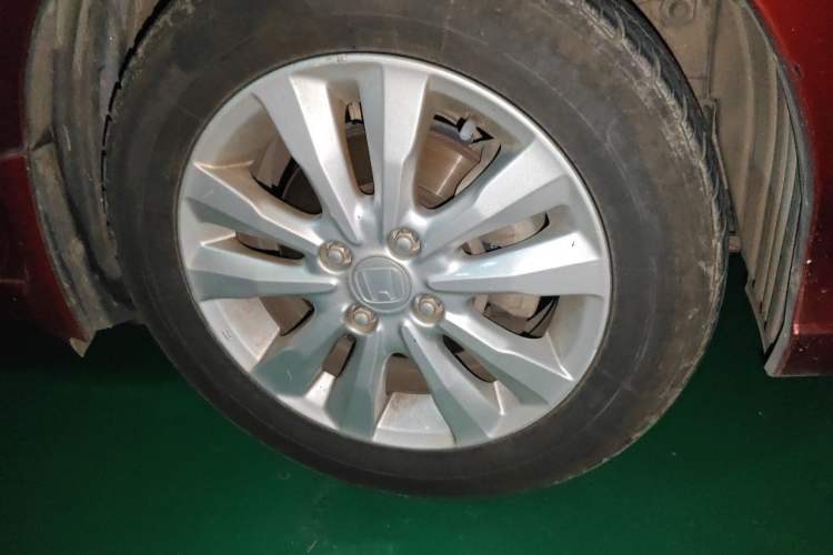 Used Honda City Classic 2012 1.5L manual Elite Edition Right Front Wheel Hub