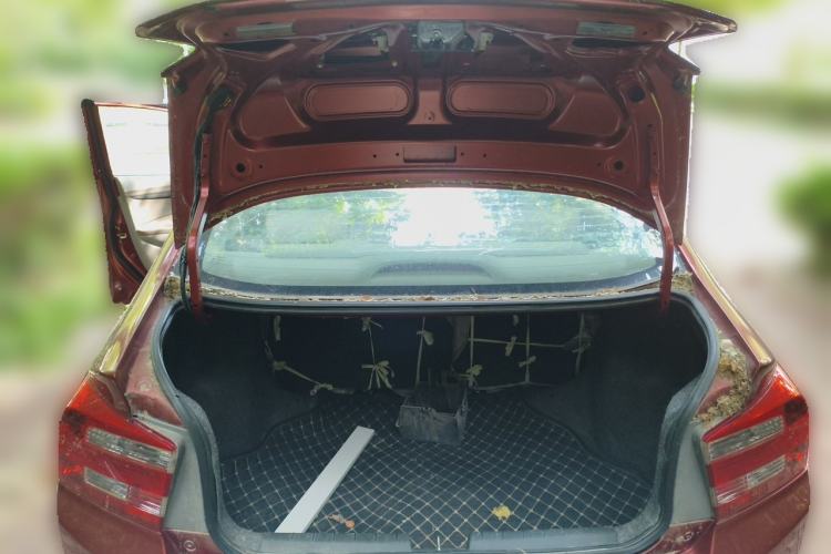 Used Honda City Classic 2012 1.5L manual Comfort version Trunk