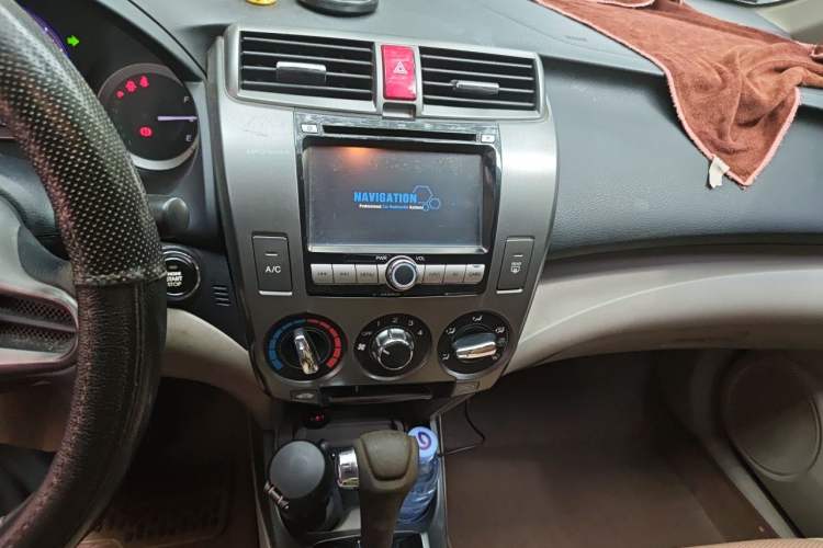 Used Honda City Classic 2012 1.5L Automatic Flagship Edition Audio And AC Panel