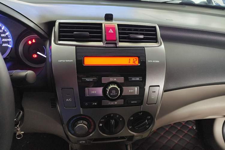 Used Honda City Classic 2012 1.5L manual Comfort version Audio And AC Panel