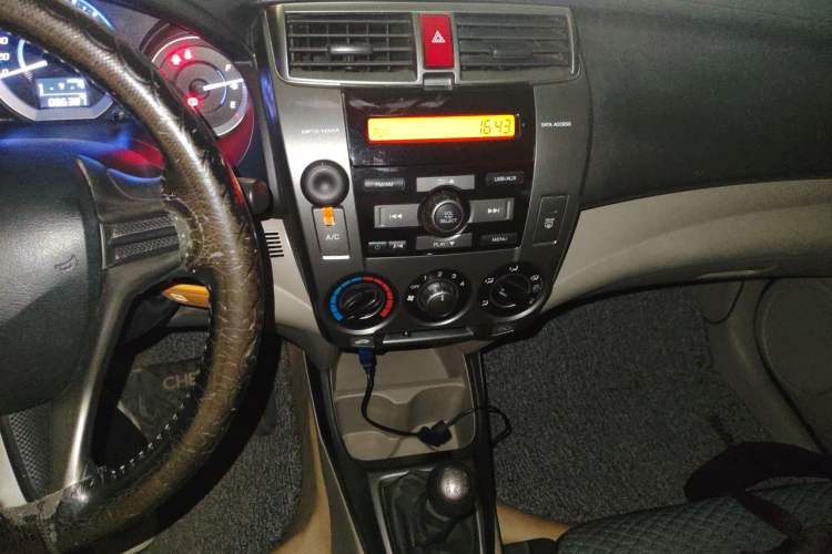 Used Honda City Classic 2012 1.5L manual Comfort version Audio And AC Panel