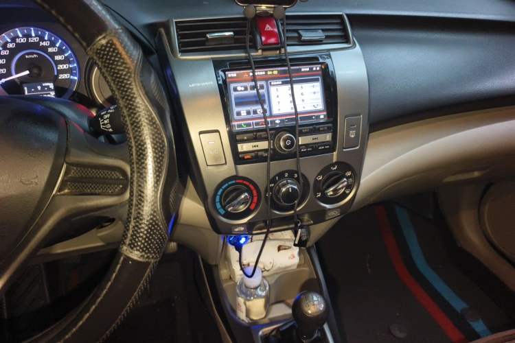 Used Honda City Classic 2012 1.5L manual Elite Edition Audio And AC Panel
