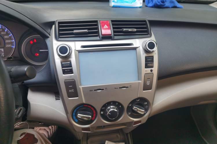 Used Honda City Classic 2012 1.5L manual Elite Edition Audio And AC Panel